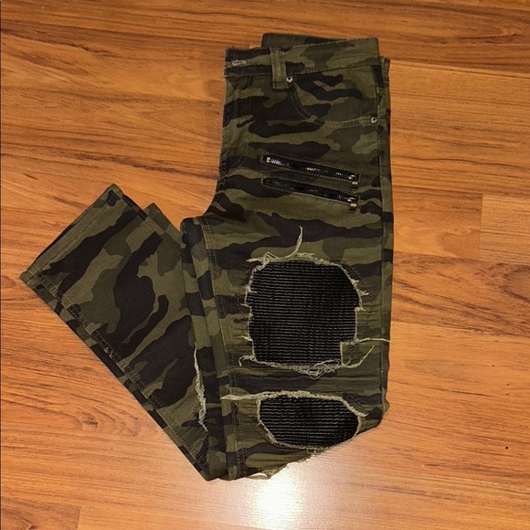 Distressed Green and Black Cargo Pants with Knee Cutouts - Picture 1 of 5